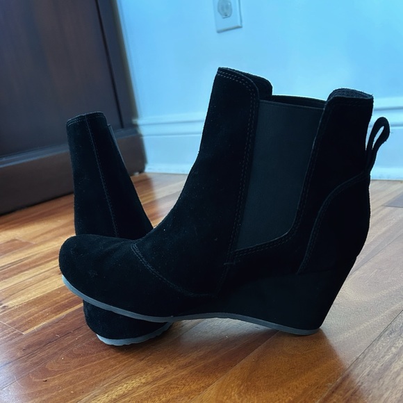 OTBT Dodge Wedge Women Black Pull On Ankle Bootie - Picture 3 of 9